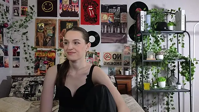 Snapshot of BritneySabeiha chatting on November 2025 06:54:02 PM BritneySabeiha online show from November 2025 06:54:02 PM