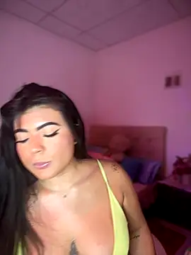 Snapshot of -MACA- chatting on October 2025 04:02:02 AM -MACA- online show from October 2025 04:02:02 AM