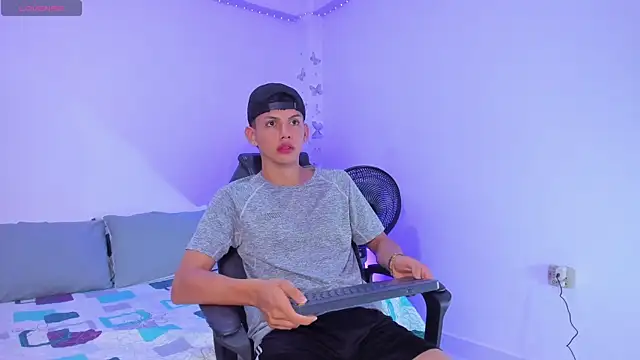 Axel Cody  online show from October 2025 11:42:01 AM