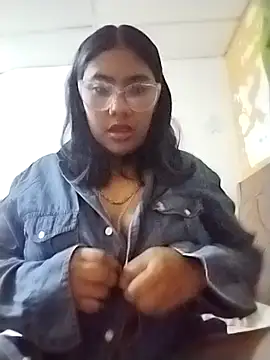 Snapshot of Kira_Lu chatting on October 2025 03:31:02 AM Kira Lu online show from October 2025 03:31:02 AM