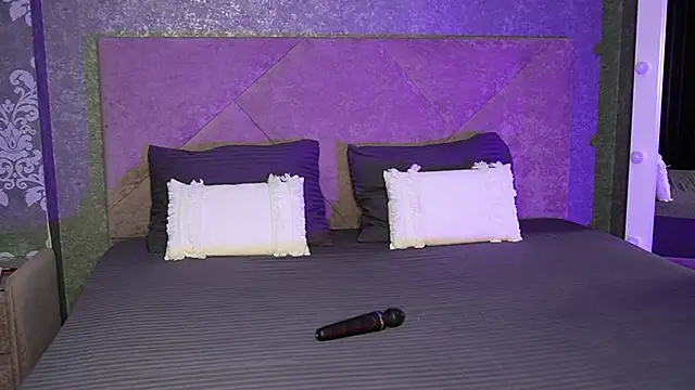 Snapshot of SaraahStone chatting on October 2025 08:04:02 PM SaraahStone online show from October 2025 08:04:02 PM