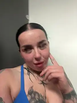 lucycoxxoxo online show from May 2026 11:45:02 PM