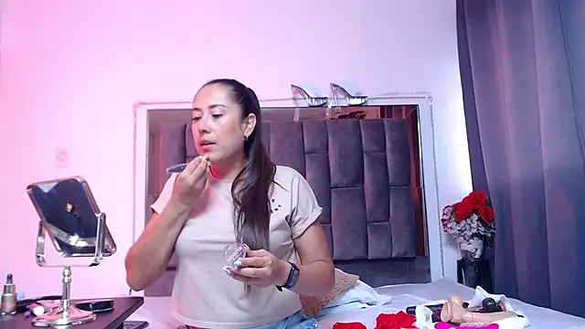 Snapshot of Salmma_Milf chatting on April 2026 11:27:02 AM Salmma Milf online show from April 2026 11:27:02 AM