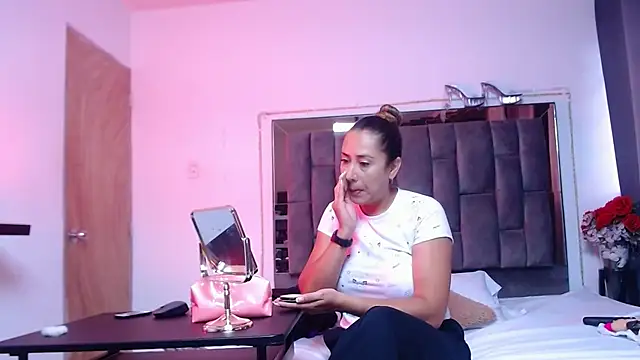 Snapshot of Salmma_Milf chatting on May 2026 11:38:02 AM Salmma Milf online show from May 2026 11:38:02 AM
