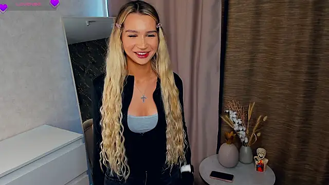 Snapshot of RosaleeSalm chatting on October 2025 06:36:02 AM RosaleeSalm online show from October 2025 06:36:02 AM