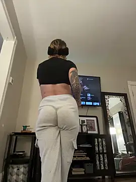 EllieELf online show from October 2025 09:59:01 PM