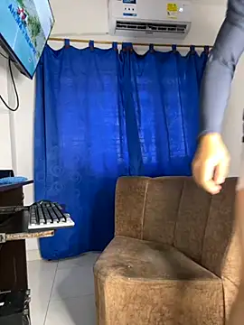 Kylian Alessandro online show from November 2025 01:44:02 PM