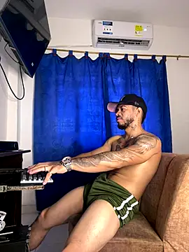 Kylian Alessandro online show from November 2025 04:07:02 PM