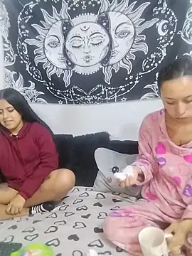 Snapshot of abby_n_emily chatting on June 2026 01:31:02 PM abby n emily online show from June 2026 01:31:02 PM
