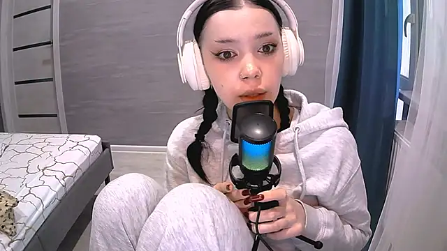 Snapshot of AnabelStar chatting on October 2025 11:57:02 AM AnabelStar online show from October 2025 11:57:02 AM