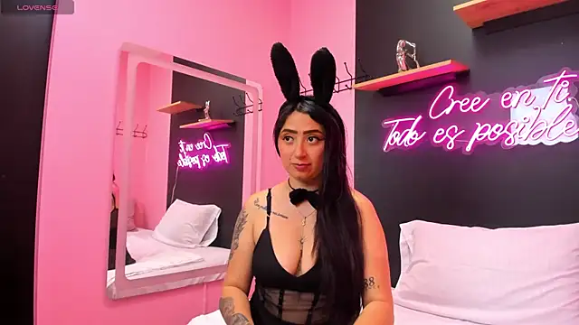 JuliethCruz  online show from October 2025 05:03:01 PM