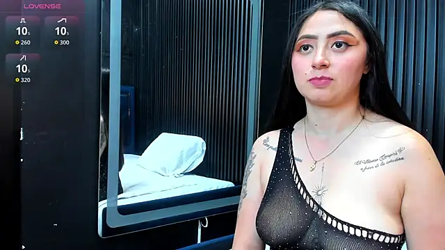 JuliethCruz  online show from November 2025 05:02:01 PM