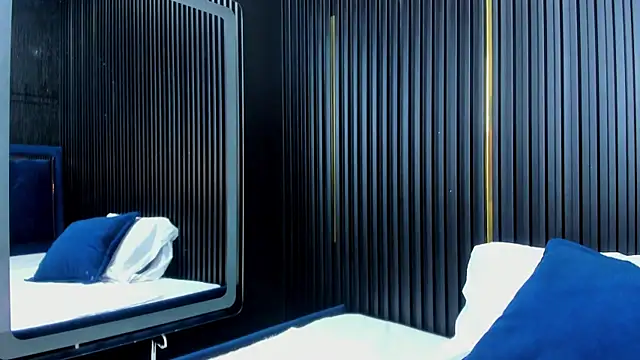 JuliethCruz  online show from November 2025 05:01:02 PM