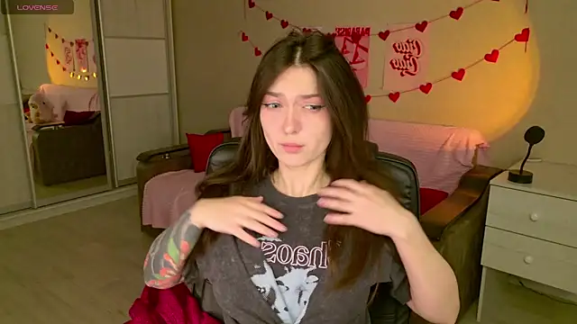 BellaSink online show from November 2025 05:32:02 AM