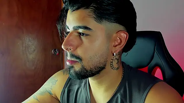 Snapshot of maximo_black_ chatting on October 2025 07:38:02 PM maximo black  online show from October 2025 07:38:02 PM