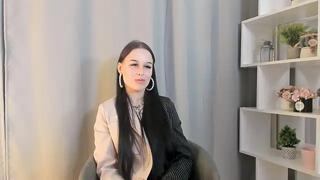 Snapshot of LatrinaZody chatting on October 2025 03:45:01 PM LatrinaZody online show from October 2025 03:45:01 PM