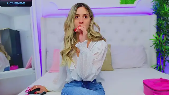 AriannaSins online show from December 2024 01:53:02 PM