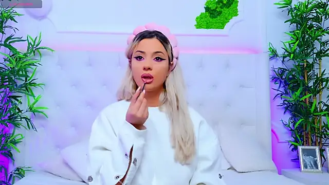 AriannaSins online show from October 2025 12:33:01 PM