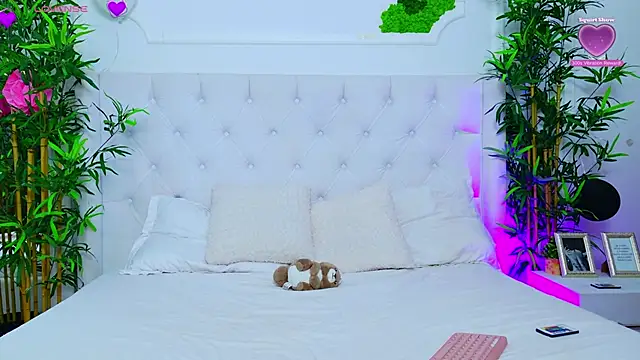 AriannaSins online show from October 2025 01:33:02 PM