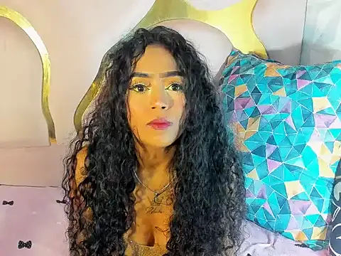 camilaqueenh online show from October 2025 01:19:01 AM