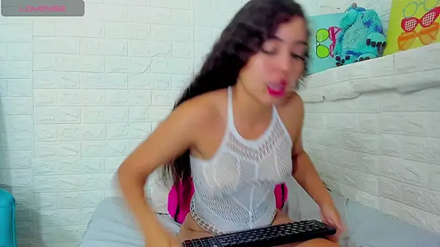 Snapshot of arielsweeth chatting on October 2025 05:43:02 AM arielsweeth online show from October 2025 05:43:02 AM