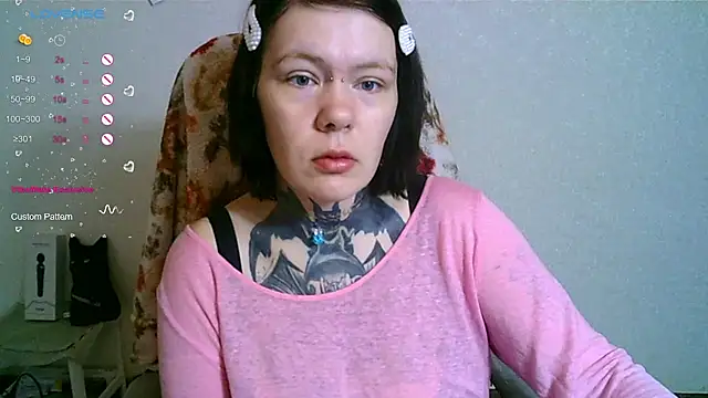 Snapshot of The_ICE_OWL chatting on October 2025 06:16:02 AM The ICE OWL online show from October 2025 06:16:02 AM