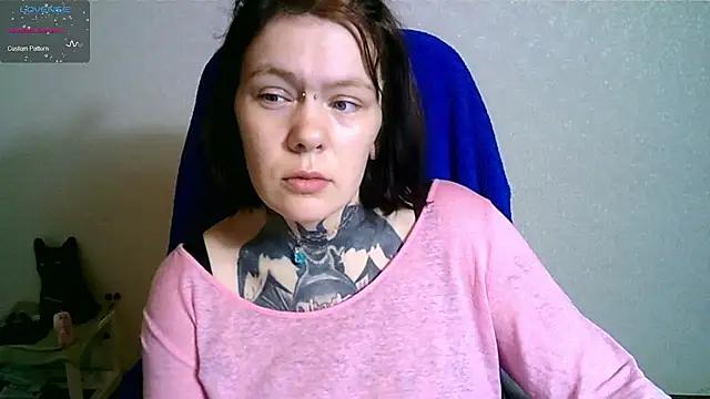 Snapshot of The_ICE_OWL chatting on October 2025 10:49:01 AM The ICE OWL online show from October 2025 10:49:01 AM