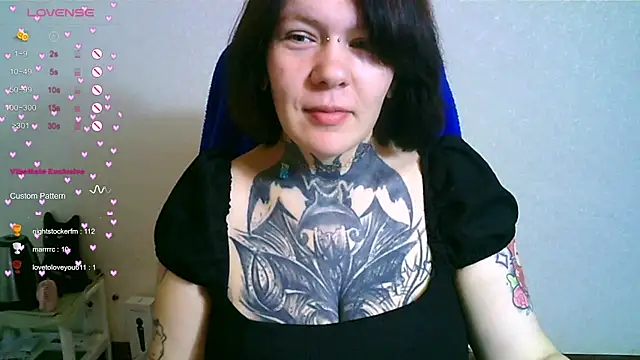 Snapshot of The_ICE_OWL chatting on October 2025 05:11:02 AM The ICE OWL online show from October 2025 05:11:02 AM