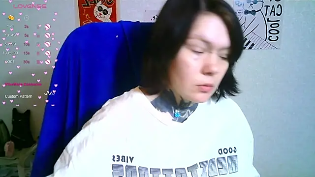 Snapshot of The_ICE_OWL chatting on October 2025 07:34:01 AM The ICE OWL online show from October 2025 07:34:01 AM