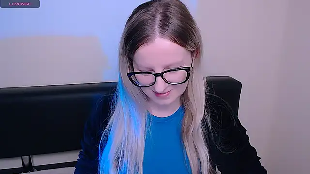 AllaLeomz online show from October 2025 07:45:01 AM