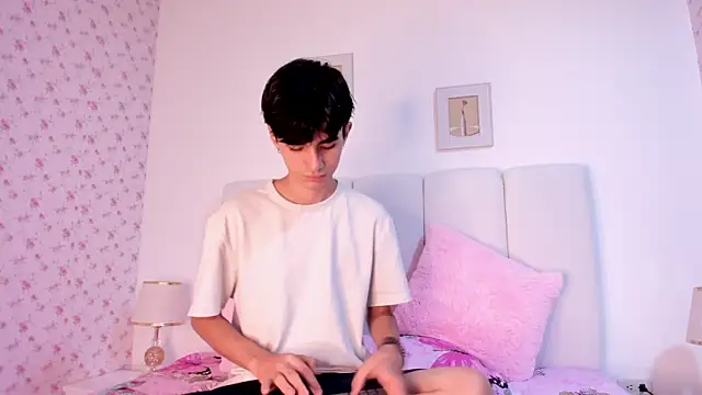 Snapshot of lukas_boylatin chatting on October 2025 11:32:02 AM lukas boylatin online show from October 2025 11:32:02 AM