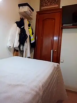 juliatoo online show from April 2026 10:05:01 PM