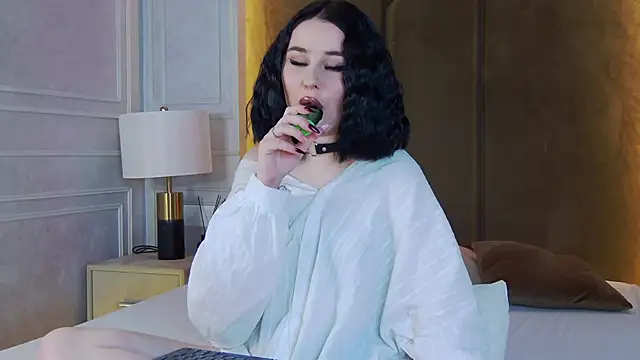 AliceLune online show from November 2025 02:30:01 PM