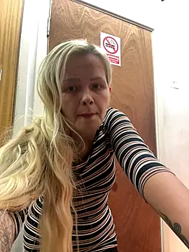 Snapshot of CherryXOX- chatting on October 2025 10:44:01 AM CherryXOX- online show from October 2025 10:44:01 AM