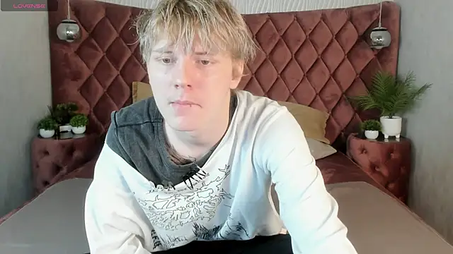 Snapshot of KevinMilky chatting on October 2025 02:40:01 PM KevinMilky online show from October 2025 02:40:01 PM