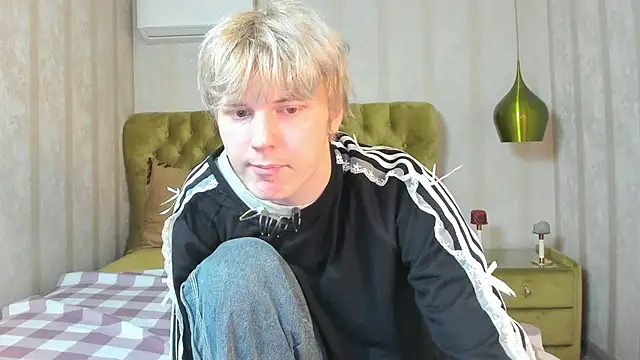 Snapshot of KevinMilky chatting on October 2025 02:41:01 PM KevinMilky online show from October 2025 02:41:01 PM