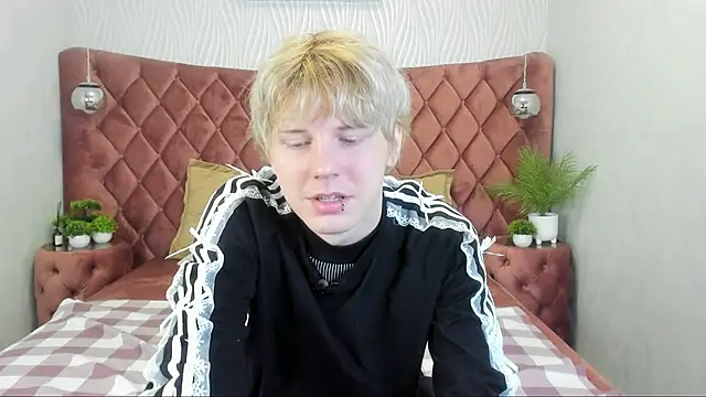 Snapshot of KevinMilky chatting on October 2025 02:57:02 PM KevinMilky online show from October 2025 02:57:02 PM