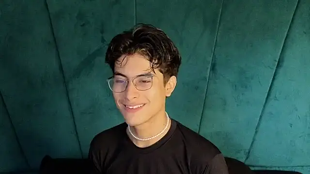 Aaron Eze online show from October 2025 09:38:02 PM