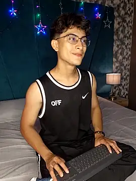 Aaron Eze online show from December 2025 10:50:01 PM