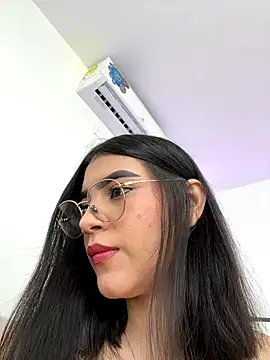 Julietalcl online show from November 2025 06:45:02 PM