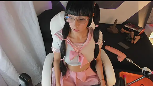 michelle cutee  online show from November 2025 08:29:01 PM