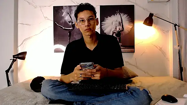 Snapshot of AQUARIUS_x chatting on October 2025 11:55:02 AM AQUARIUS x online show from October 2025 11:55:02 AM