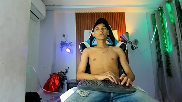 Snapshot of AQUARIUS_x chatting on October 2025 11:39:02 AM AQUARIUS x online show from October 2025 11:39:02 AM