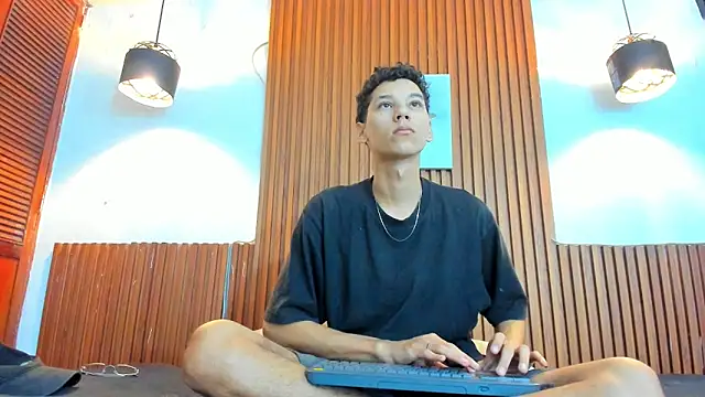 Snapshot of AQUARIUS_x chatting on October 2025 01:18:01 PM AQUARIUS x online show from October 2025 01:18:01 PM