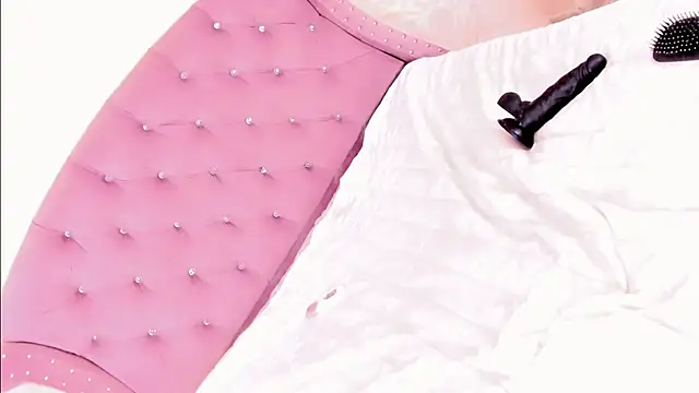 naughty sweet girls sexts online show from November 2025 05:59:01 PM