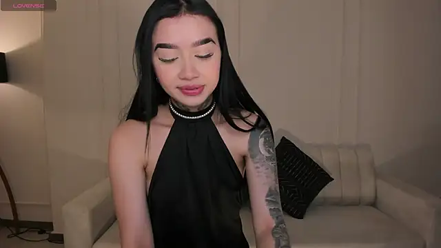 MeganCross1 online show from November 2025 04:00:01 AM