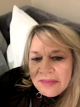 Snapshot of Nyxana chatting on October 2025 05:13:02 PM Nyxana online show from October 2025 05:13:02 PM