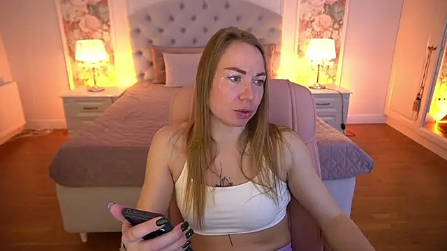 VixenMuse online show from April 2026 08:21:01 PM