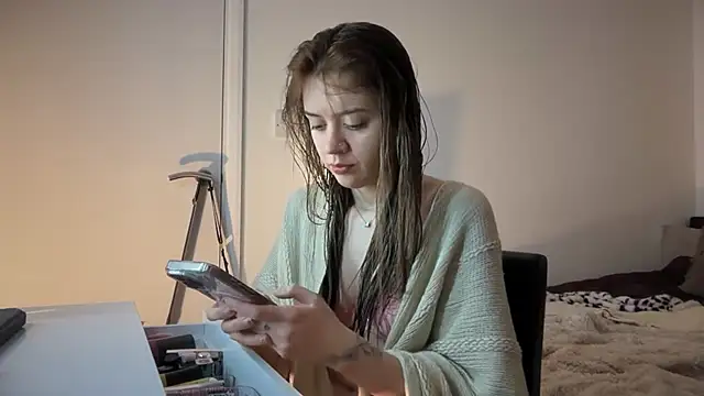 YasmineLace online show from December 2025 11:32:02 PM