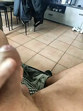 Snapshot of Italianstyle79 chatting on November 2025 08:09:02 AM Italianstyle79 online show from November 2025 08:09:02 AM